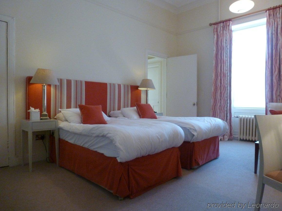 Royal Overseas League Hotel Edinburgh Szoba fotó